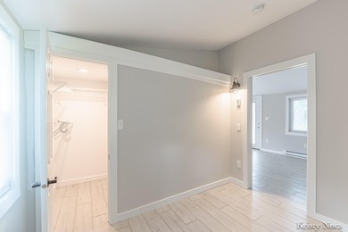 Charming bungalow that's move-in ready and full of appeal! This - photo 10