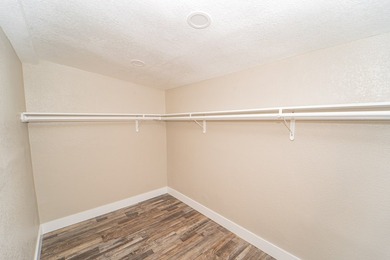 COMPLETELY REMODELED AND UPDATED!! This precious 3 bedroom, 2 - photo 12