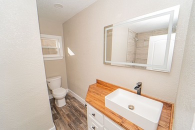 COMPLETELY REMODELED AND UPDATED!! This precious 3 bedroom, 2 - photo 17