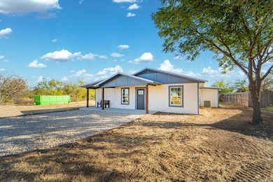 COMPLETELY REMODELED AND UPDATED!! This precious 3 bedroom, 2 - photo 29