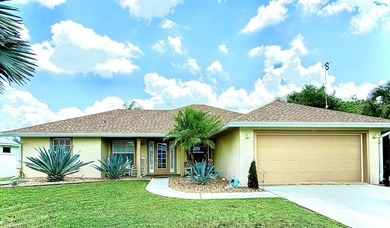 Welcome to this inviting three-bedroom, two-bathroom - photo 1
