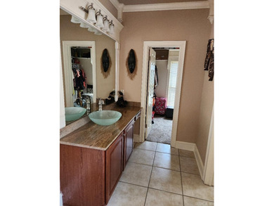 Beautiful, spacious home in Hurricane Lake Estates. 4 bedrooms - photo 15