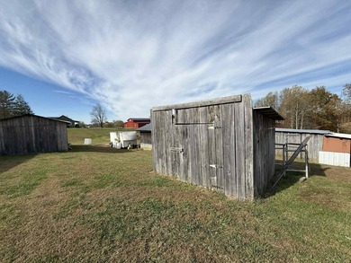 This three-bedroom, two-bathroom haven that has been beautifully - photo 21