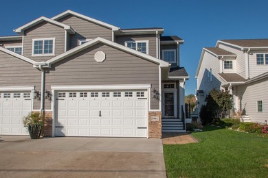 Lake living at its finest with this 3 bedroom, 4 bathroom 2 - photo 2