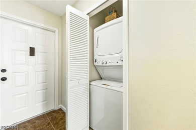 Bright, fully renovated waterfront condo in the desirable Waters - photo 12