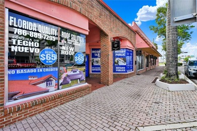 Investment Opportunity - Fully Leased Retail Center in Downtown - photo 2