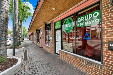 Investment Opportunity - Fully Leased Retail Center in Downtown - photo 3
