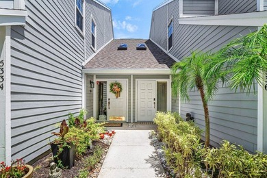 Stunning renovated 2BR/2BA condo in the heart of Boca Raton - photo 3