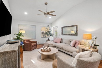 Stunning renovated 2BR/2BA condo in the heart of Boca Raton - photo 10