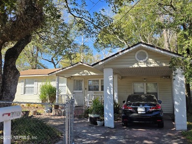 Well-kept family home located in the desirable Paxon area on a - photo 1