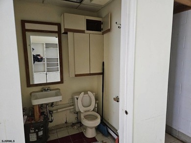 Exceptional opportunity to own retail commercial space directly - photo 15