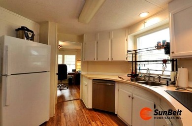 Beautifully Remodeled, Light-Filled Home in Premier 55+ Ocala - photo 7