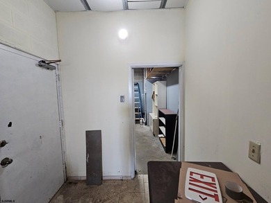 Exceptional opportunity to own retail commercial space directly - photo 21