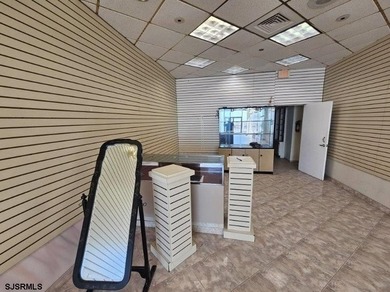 Exceptional opportunity to own retail commercial space directly - photo 22