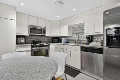 Enjoy easy living in this contemporary 3 bed, 2 bath garden - photo 6