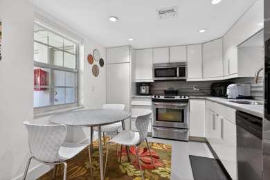 Enjoy easy living in this contemporary 3 bed, 2 bath garden - photo 8