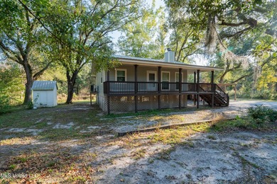 This is a Very Nice, Well Maintained home that backs up to Wolf - photo 2
