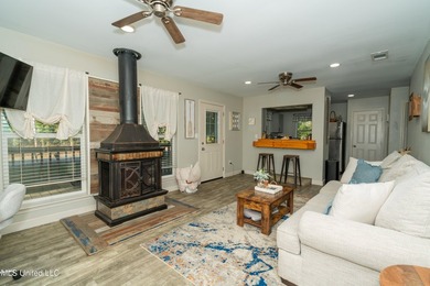 This is a Very Nice, Well Maintained home that backs up to Wolf - photo 4