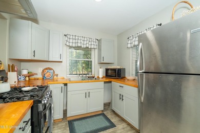 This is a Very Nice, Well Maintained home that backs up to Wolf - photo 7