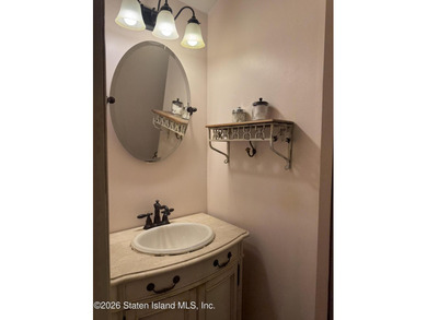 LOCATION, LOCATION!! THIS ONE FAMILY EXTRA WIDE END-UNIT - photo 12