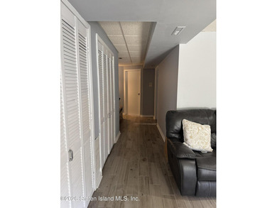 LOCATION, LOCATION!! THIS ONE FAMILY EXTRA WIDE END-UNIT - photo 23