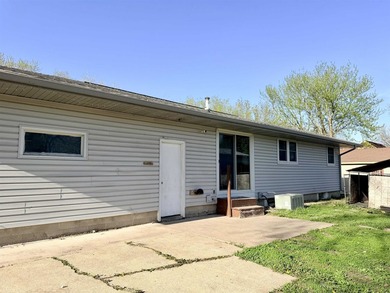 Charming 3 bedroom, 1 bath home with 1,144 sq ft in the main - photo 2