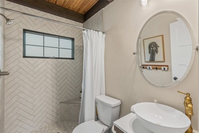 Experience elevated mountain living in this beautifully restored - photo 33