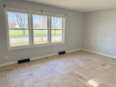 Charming 3 bedroom, 1 bath home with 1,144 sq ft in the main - photo 3