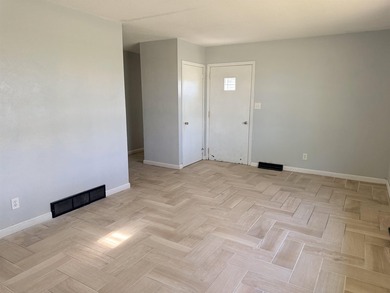 Charming 3 bedroom, 1 bath home with 1,144 sq ft in the main - photo 4