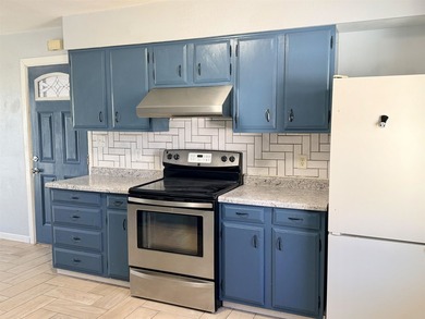 Charming 3 bedroom, 1 bath home with 1,144 sq ft in the main - photo 9