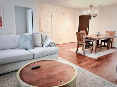 Sophisticated High-Rise Living with Preston Hollow Views-