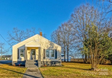 Lake Norman Home Active Under Contract in Mooresville North Carolina