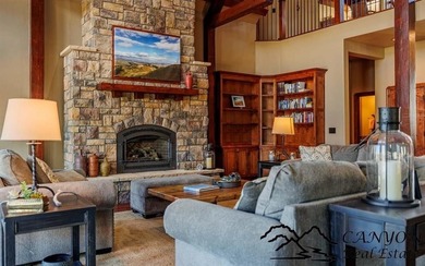 Experience luxury golf course living with warm modern finishes - photo 6