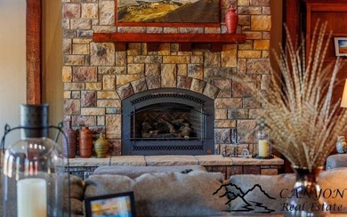 Experience luxury golf course living with warm modern finishes - photo 8