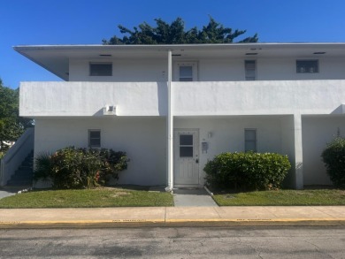 Lake Townhome/Townhouse For Sale in Royal Palm Beach, Florida