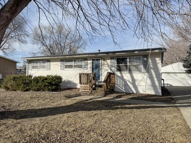 This property is step from the lake and would be great for a - photo 1