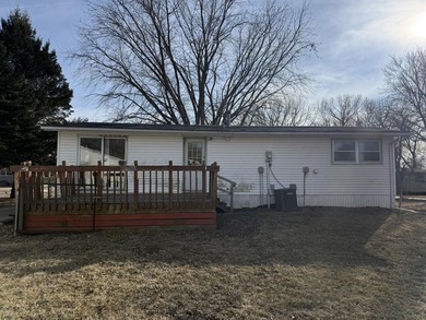 This property is step from the lake and would be great for a - photo 4