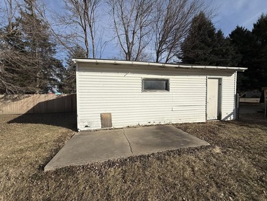 This property is step from the lake and would be great for a - photo 5