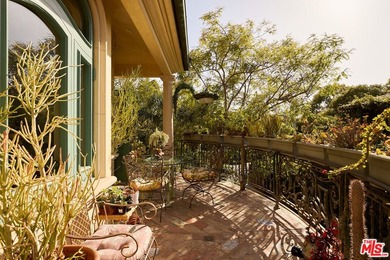 A romantic European-inspired villa in Santa Monica's coveted - photo 4