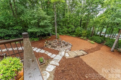 Exceptional Arts & Crafts lakefront retreat showcasing superior - photo 15