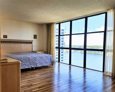 Floor to ceiling windows offer stunning lake, skyline, & sunset - photo 5