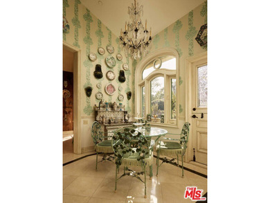 A romantic European-inspired villa in Santa Monica's coveted - photo 9