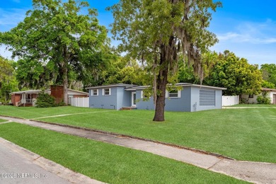 BRAND NEW ROOF - REMODELED - 0.25 ACRE OPPORTUNITY - photo 3
