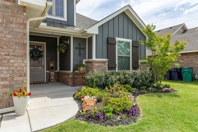 Welcome to this stunning, like-new 3-bedroom, 2-bathroom home in - photo 2