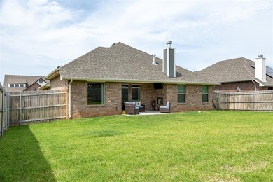 Welcome to this stunning, like-new 3-bedroom, 2-bathroom home in - photo 4