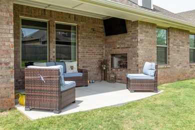 Welcome to this stunning, like-new 3-bedroom, 2-bathroom home in - photo 5
