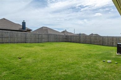 Welcome to this stunning, like-new 3-bedroom, 2-bathroom home in - photo 6