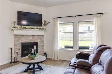 Welcome to this stunning, like-new 3-bedroom, 2-bathroom home in - photo 9