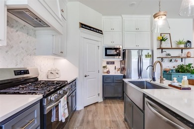 Welcome to this stunning, like-new 3-bedroom, 2-bathroom home in - photo 10