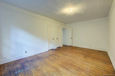 THE UNIT: Welcome to #4J - a sought-after, most-wanted floor - photo 32